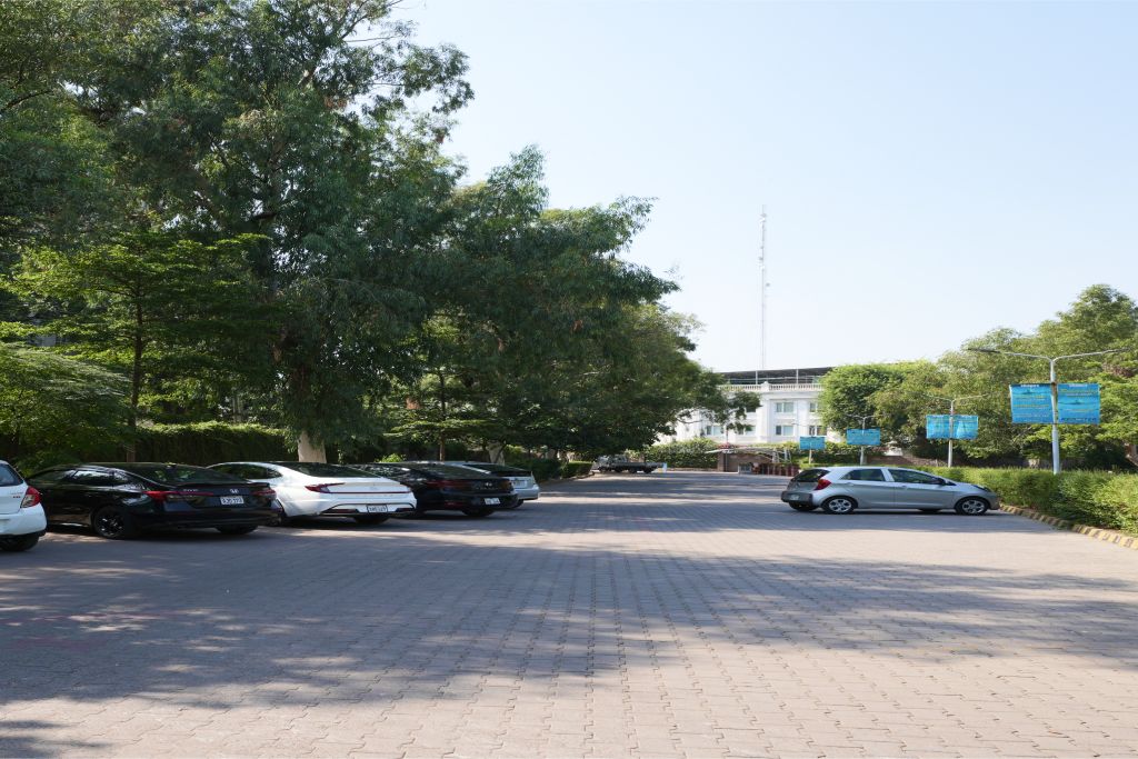 Spacious Parking